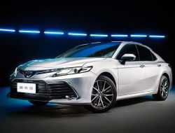 Представлена обновленная Toyota Camry с эксклюзивными опциями