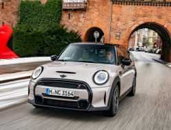 Раскрыты сроки появления обновленного пятидверного MINI Cooper
