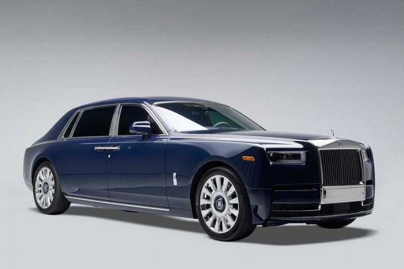 Rolls-Royce украсил Phantom уникальным деревом: его пришлось ждать три года