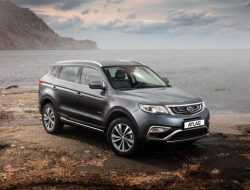 Российский Geely Atlas лишился нескольких комплектаций. Версий с «механикой» почти не осталось