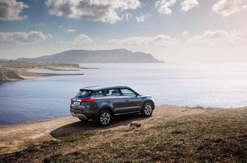 Российский Geely Atlas лишился нескольких комплектаций. Версий с &laquo;механикой&raquo; почти не осталось