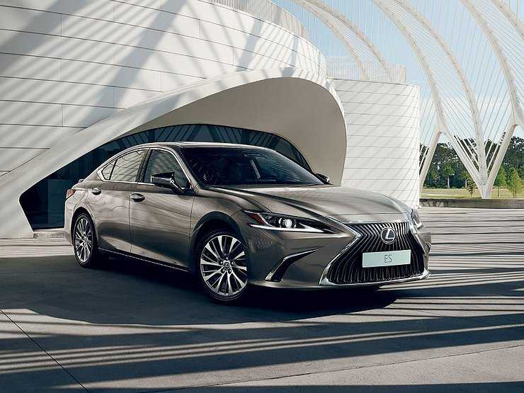 Стартовали российские продажи Lexus ES с умными опциями