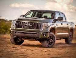 Toyota подарит новую машину врачу, который помогал пострадавшим в тяжелой аварии