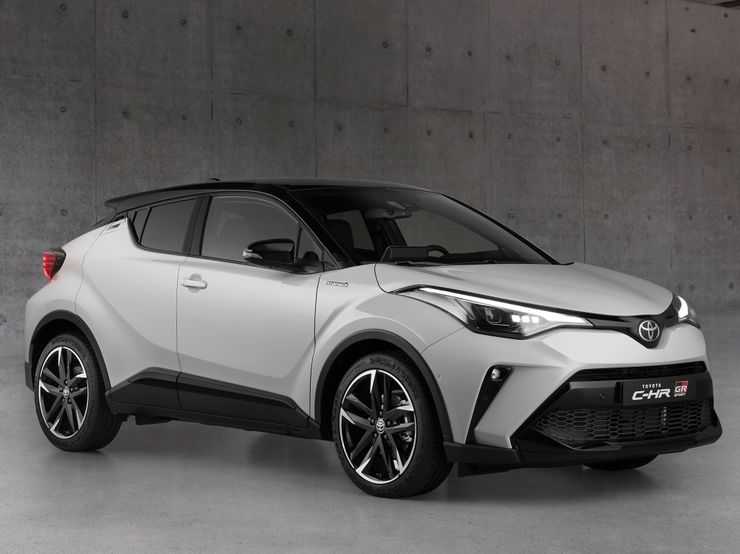 Toyota привезла в Россию новые C-HR и Corolla