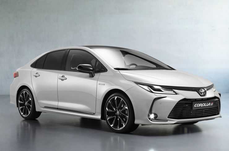 Toyota привезла в Россию новые C-HR и Corolla