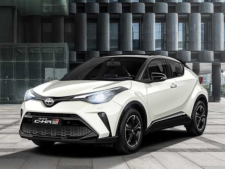 Toyota привезла в Россию новые C-HR и Corolla
