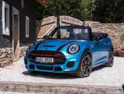 Ученые выяснили, почему женщины страдают в ДТП больше мужчин