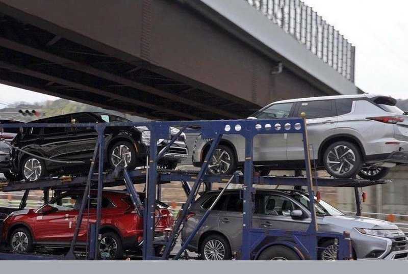 В Японии сфотографировали автовоз с новыми Mitsubishi Outlander