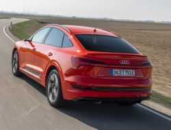В России начались продажи электрического кросс-купе Audi e-tron Sportback