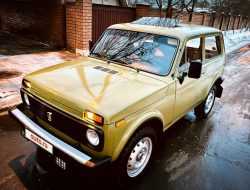 В России продают 33-летнюю «Ниву» для Германии в странной комплектации