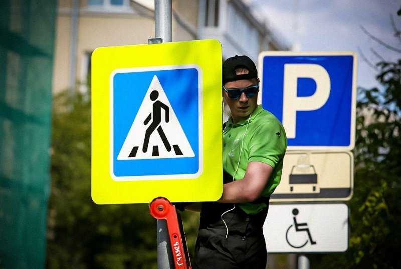 В России уберут уменьшенные дорожные знаки и запретят поворачивать направо на «красный»