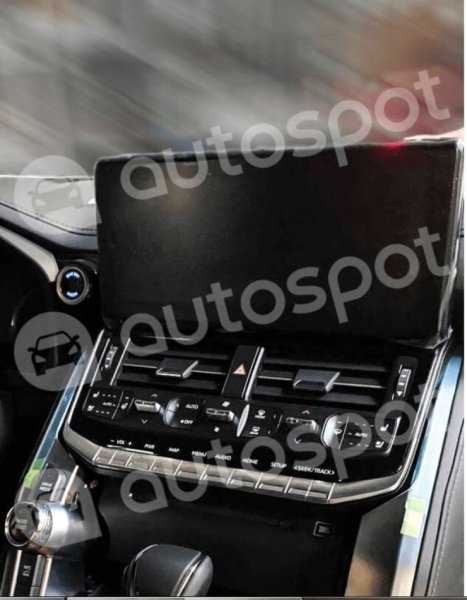 В Россию привезли первый экземпляр Toyota Land Cruiser 300