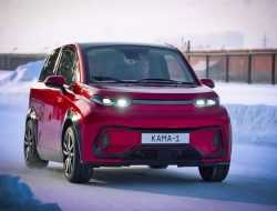 Видео: «КамАЗ» показал в работе планшет «Кама-1», расположенный на руле