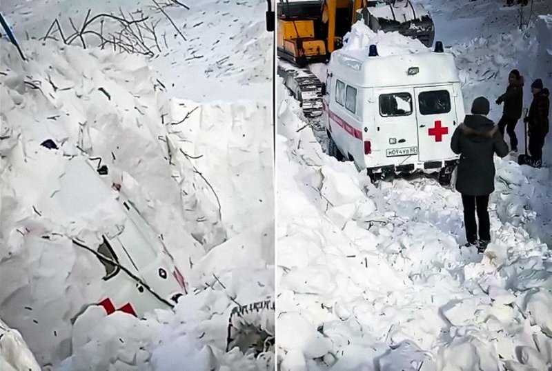 Видео: лавина полностью завалила &laquo;скорую&raquo;. Ее откапывали экскаватором