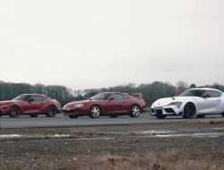 Видео: старая и новые Toyota Supra сразились в дрэге