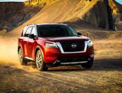 Восемь мест, автомат и V6: Nissan представил новый Pathfinder, который доберется до России
