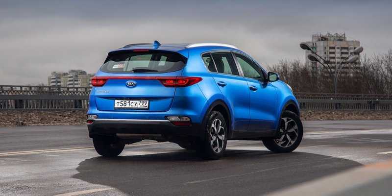 
            Базовые ценности. Тест-драйв Toyota RAV4 и Kia Sportage
        