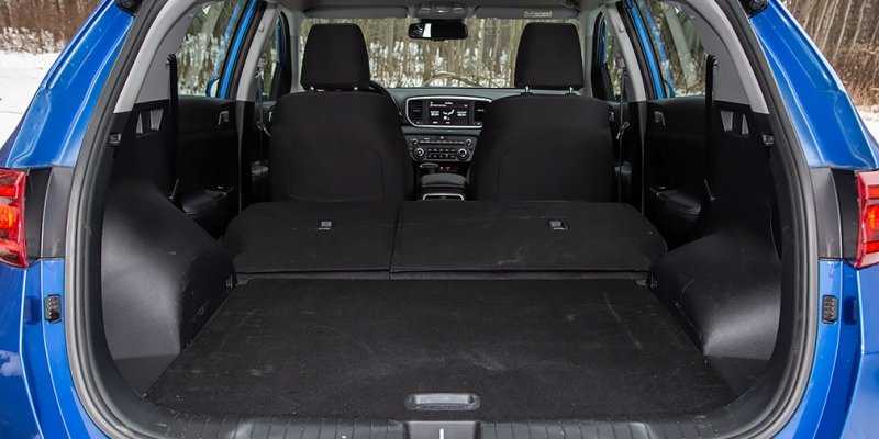 
            Базовые ценности. Тест-драйв Toyota RAV4 и Kia Sportage
        