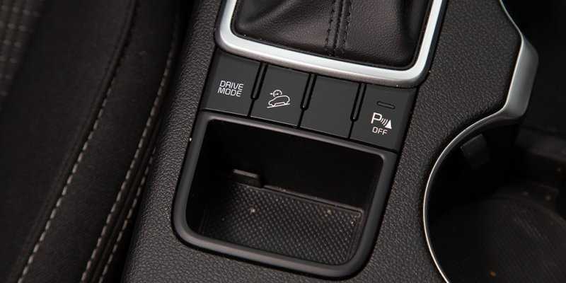
            Базовые ценности. Тест-драйв Toyota RAV4 и Kia Sportage
        