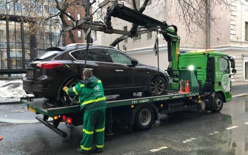 
            В Москве приставы забрали у женщины Infiniti за неоплату парковки
        