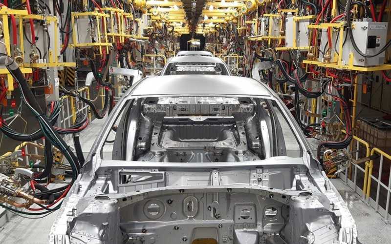 
            Российская компания в 2023 году начнет выпускать электромобили
        