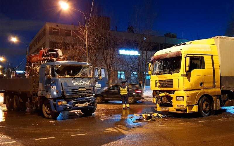 
            Власти назвали главную причину ДТП с грузовиками в Москве
        