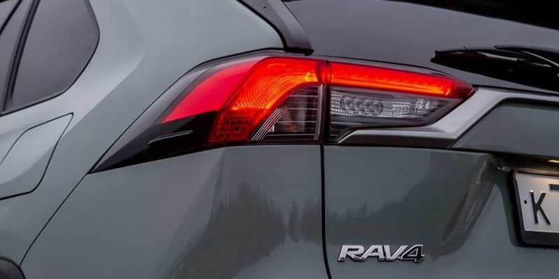 
            Базовые ценности. Тест-драйв Toyota RAV4 и Kia Sportage
        