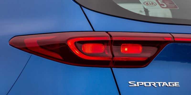 
            Базовые ценности. Тест-драйв Toyota RAV4 и Kia Sportage
        