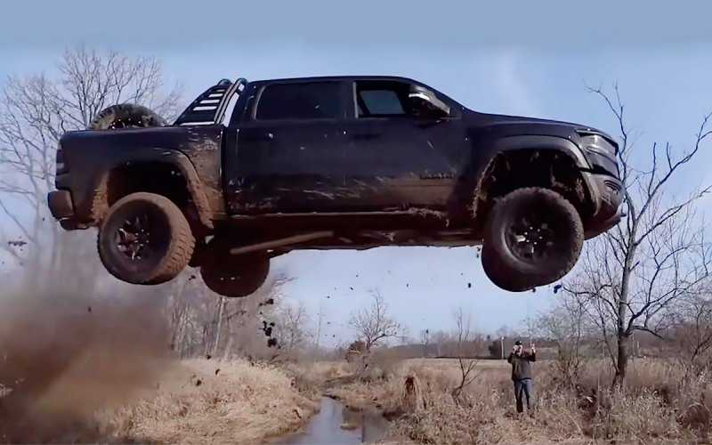 
            На блогера завели 18 дел за ролик с внедорожными тестами Ram 1500 TRX
        