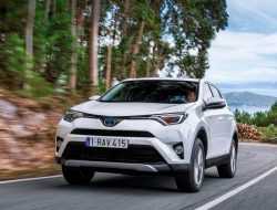 В США почти у 2 млн Toyota RAV4 обнаружили риск возгорания