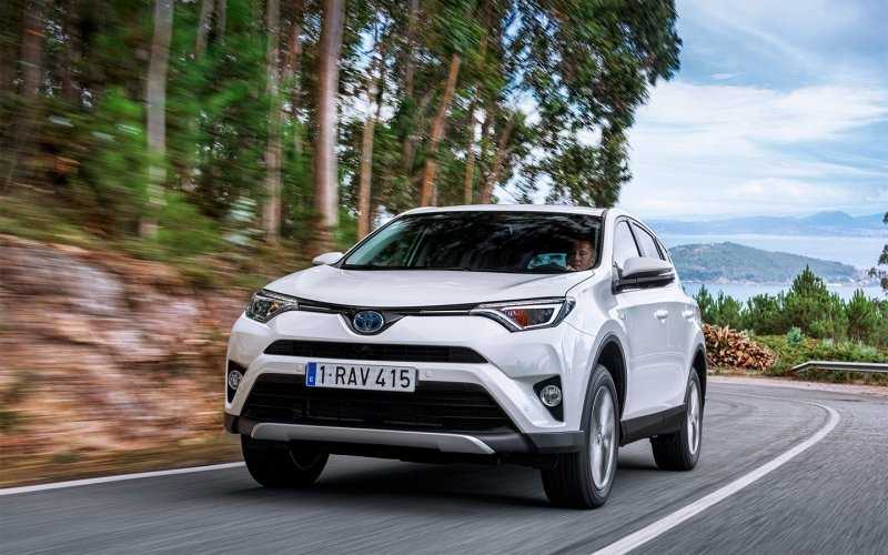 
            В США почти у 2 млн Toyota RAV4 обнаружили риск возгорания
        