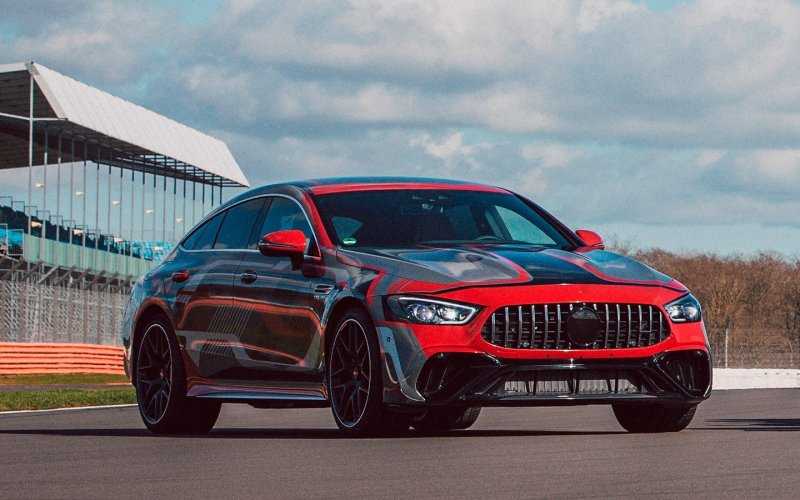 
            Mercedes опубликовал первые фото своей мощнейшей серийной модели
        