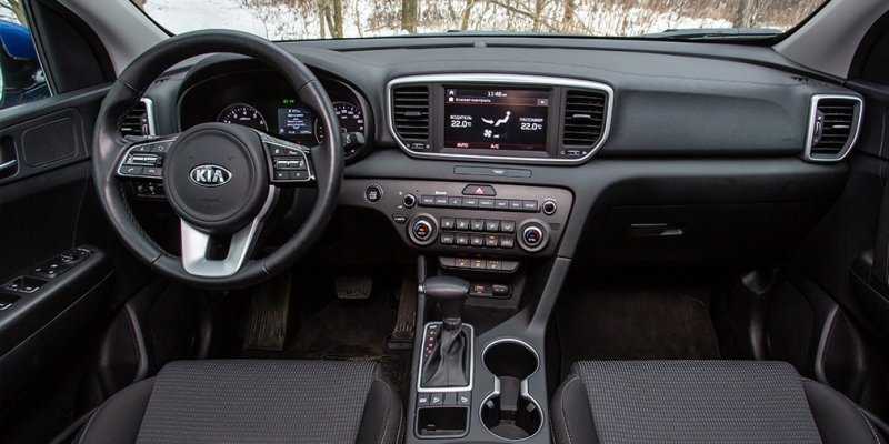 
            Базовые ценности. Тест-драйв Toyota RAV4 и Kia Sportage
        