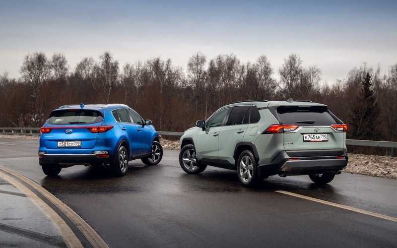 
            Базовые ценности. Тест-драйв Toyota RAV4 и Kia Sportage
        