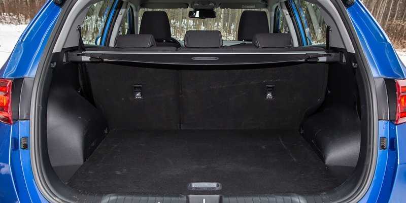 
            Базовые ценности. Тест-драйв Toyota RAV4 и Kia Sportage
        