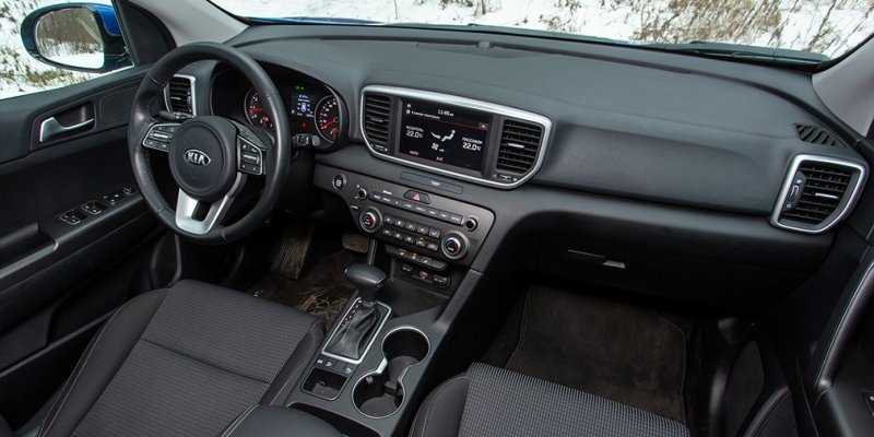 
            Базовые ценности. Тест-драйв Toyota RAV4 и Kia Sportage
        