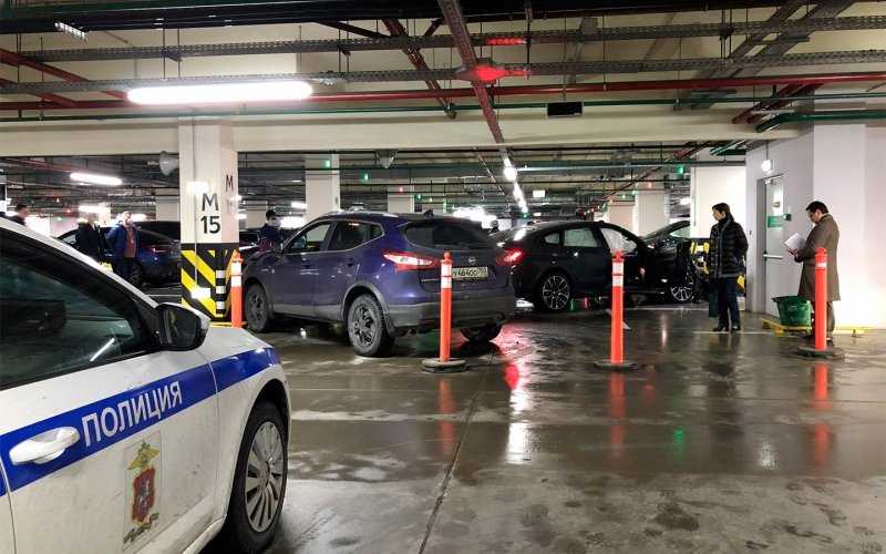 
            Сотрудник автомойки устроил аварию на BMW клиента в Москве. Фото
        
