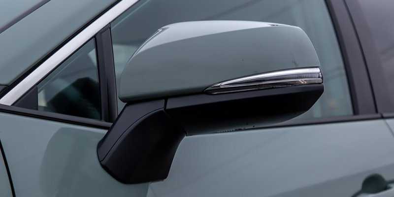 
            Базовые ценности. Тест-драйв Toyota RAV4 и Kia Sportage
        