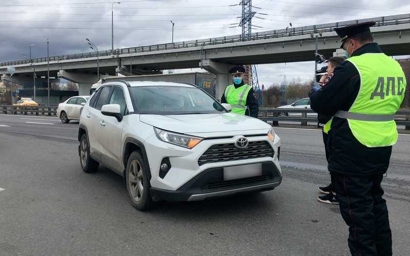 
            Пленка на фарах попала под запрет: почему с ней нельзя пройти техосмотр
        