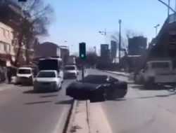 Водитель разбил спорткар Ferrari сразу после выезда с мойки. Видео
