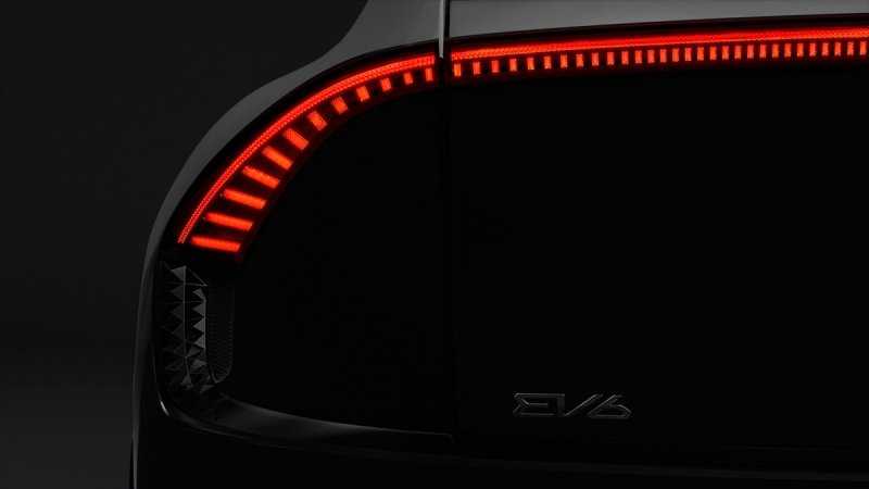 
            Kia опубликовала первые изображения нового электрического кроссовера
        