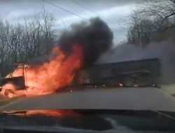 Объятый огнем грузовик пронесся со склона прямо перед полицейским. Видео