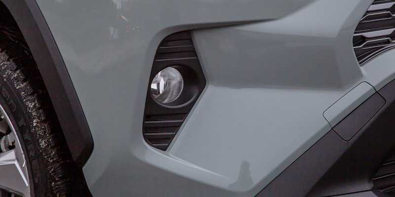 
            Базовые ценности. Тест-драйв Toyota RAV4 и Kia Sportage
        