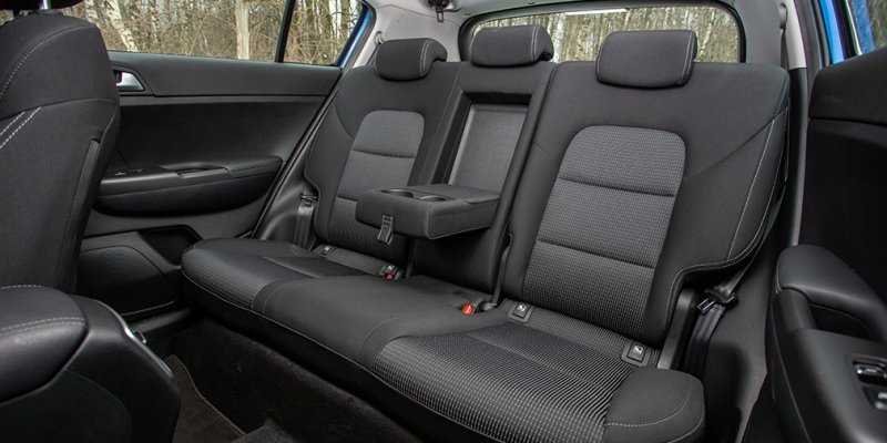 
            Базовые ценности. Тест-драйв Toyota RAV4 и Kia Sportage
        