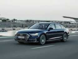 Audi отправит на сервис седаны A8 в России из-за проблем с двигателем