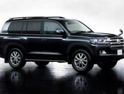 Toyota прекратила прием заказов на Land Cruiser 200 в Японии