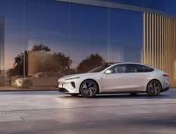 NIO приостанавливает выпуск электромобилей из-за нехватки полупроводников