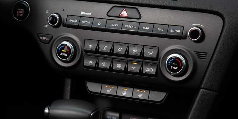 
            Базовые ценности. Тест-драйв Toyota RAV4 и Kia Sportage
        