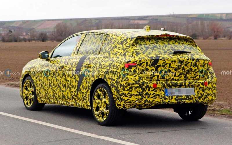 
            Opel Astra нового поколения впервые заметили на тестах. Фото
        