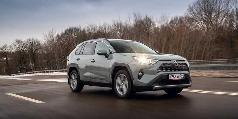 
            Базовые ценности. Тест-драйв Toyota RAV4 и Kia Sportage
        